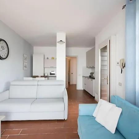 A Balcony On Maggiore Apartment