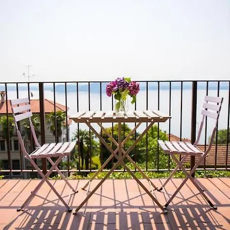 Apartment A Balcony On Maggiore