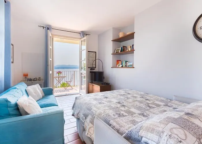 A Balcony On Maggiore * 벨지라테