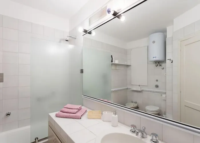 A Balcony On Maggiore 아파트