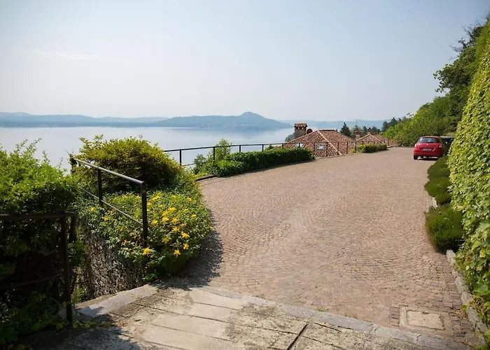 A Balcony On Maggiore Apartman Belgirate